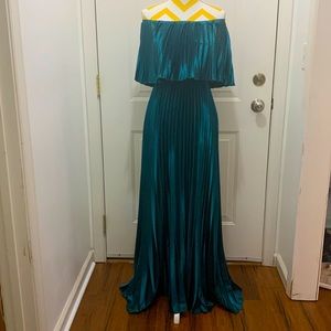 OFF THE SHOULDER EMRALD GREEN DRESS
